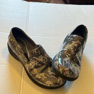 Dansko-work wonders Euro size 36 (size 5.5)-animals, patent slip resistant shoe